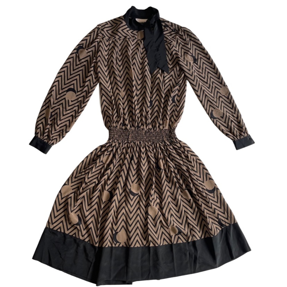 Impeccable true vintage 1960’s dress by KENNEDY’s. Tagged 12 - Picture 5 of 9